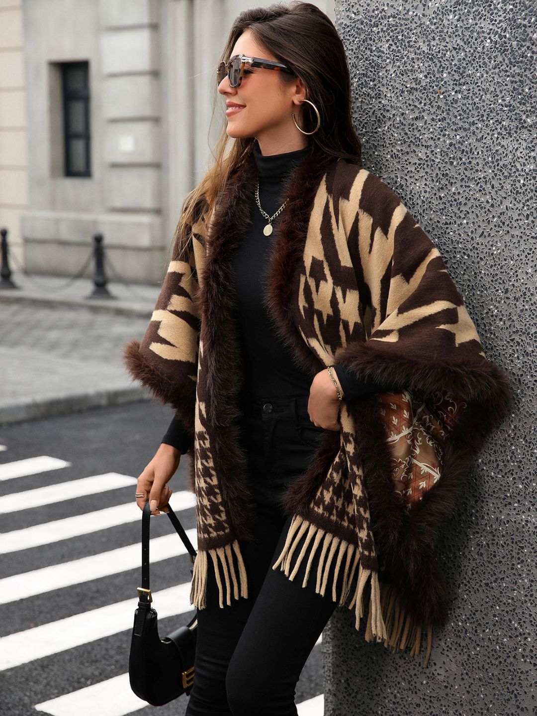 Poncho à franges imprimé avec doublure en fausse fourrure et intérieur doublé