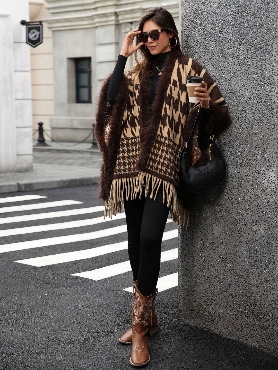 Poncho à franges imprimé avec doublure en fausse fourrure et intérieur doublé