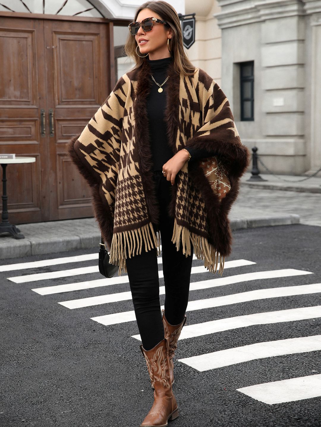 Poncho à franges imprimé avec doublure en fausse fourrure et intérieur doublé